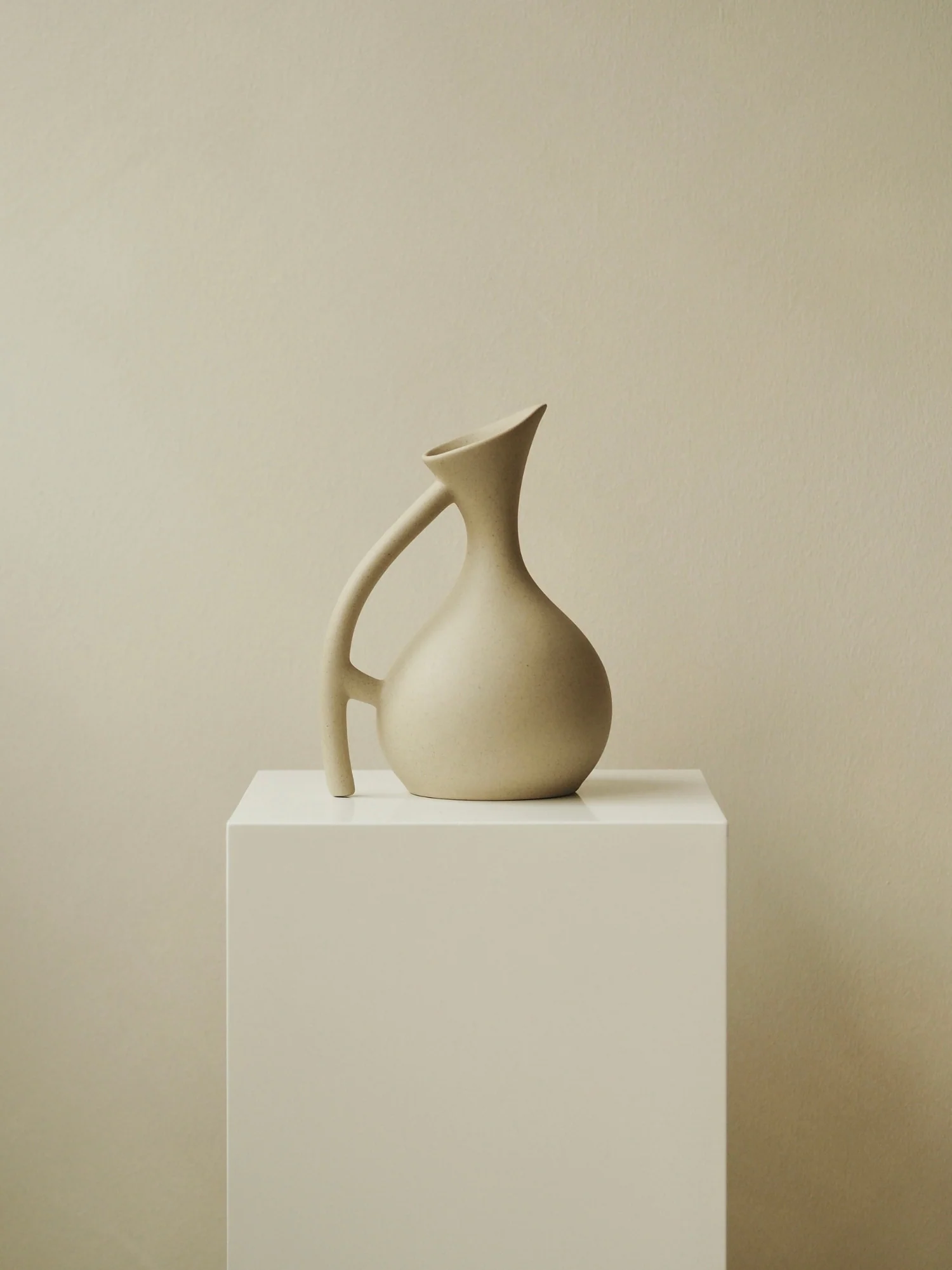 CURVED SAND PITCHER
